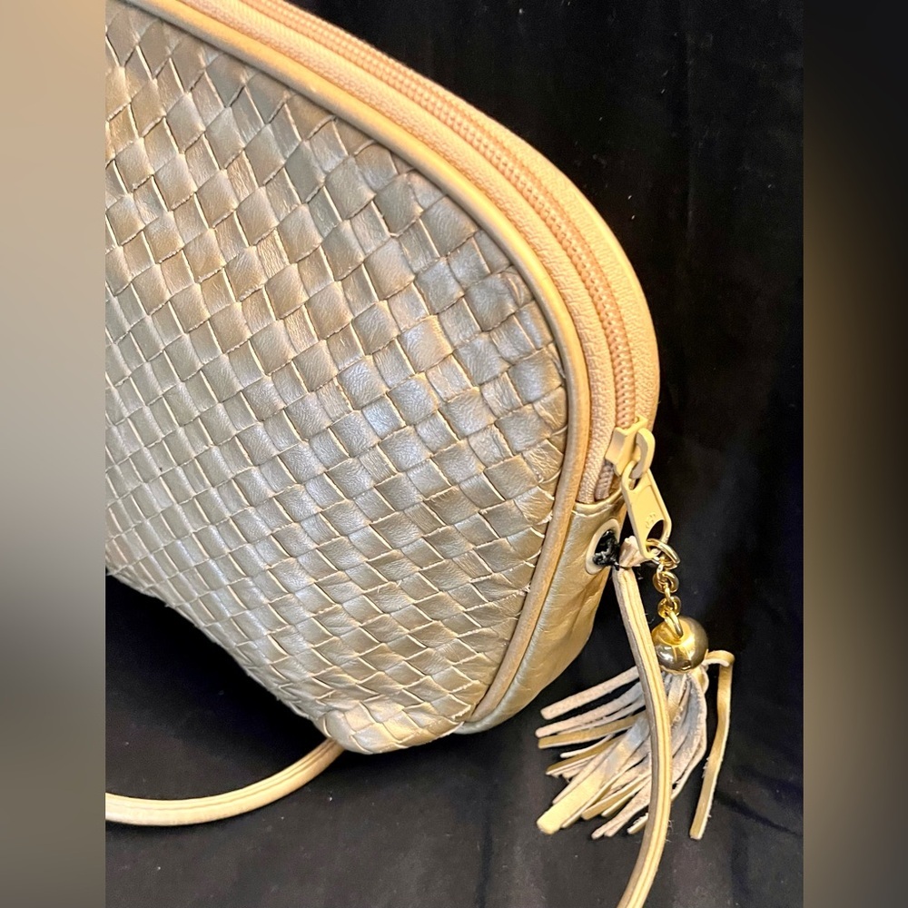 Vintage 80s Gold Metallic Woven Leather Crossbody Bag Boho Tassel Purse Glam - Picture 10 of 17